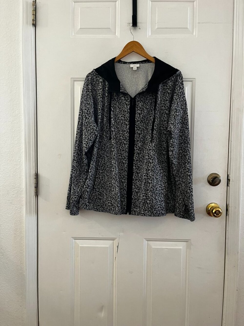 J.Jill Fit Woman's Activewear Floral Zip-Up Front Light-Weight Jacket Sz Lr